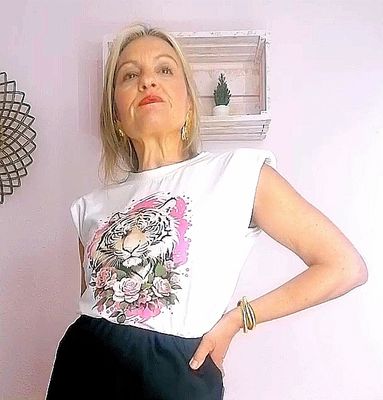 CAMISETA HOMBRERAS TIGRE ROSA