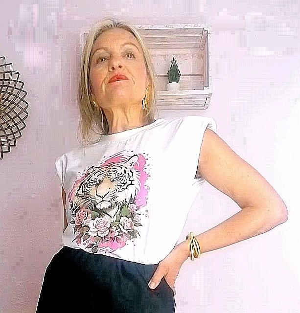 CAMISETA HOMBRERAS TIGRE ROSA