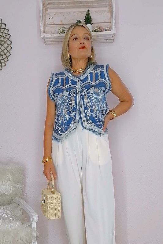 CHALECO DENIM BORDADO  DESFLECADO