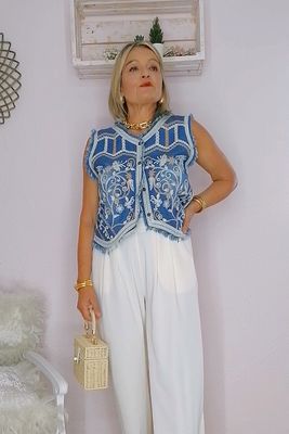 CHALECO DENIM BORDADO  DESFLECADO