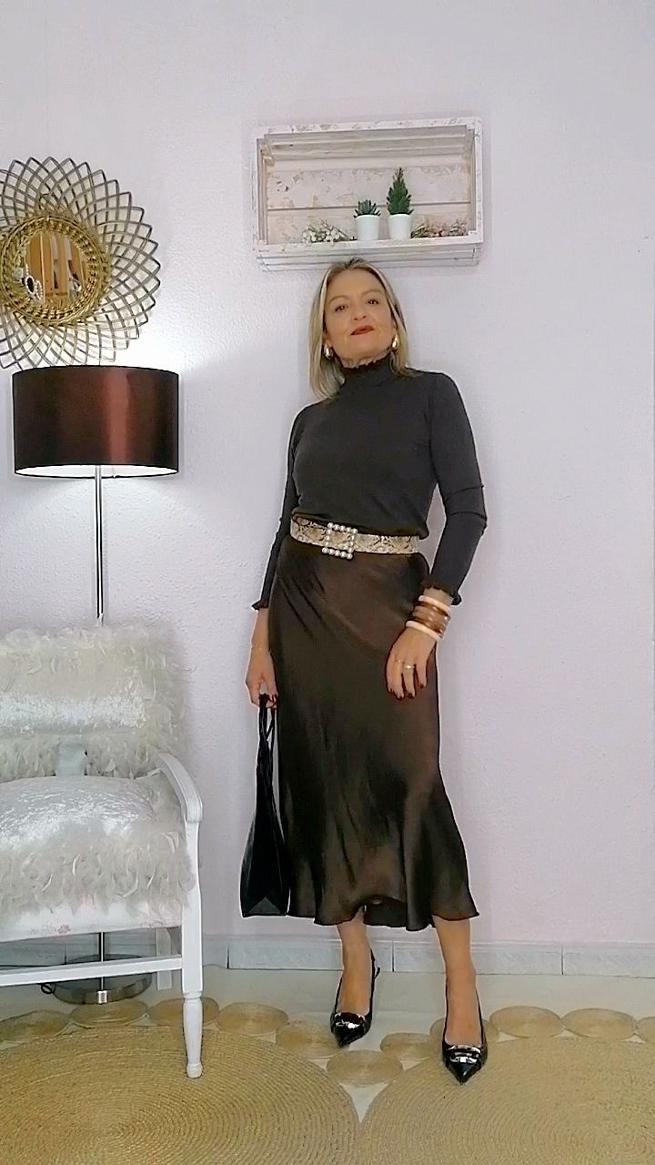 FALDA MIDI SATINADA MARRÓN CHOCOLATE