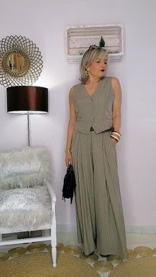 CONJUNTO CHALECO RAYA DIPLOMATICA MOCHA MOUSSE