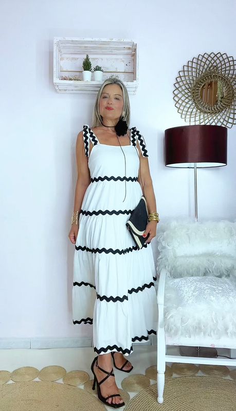 VESTIDO BLANCO ONDAS NEGRAS