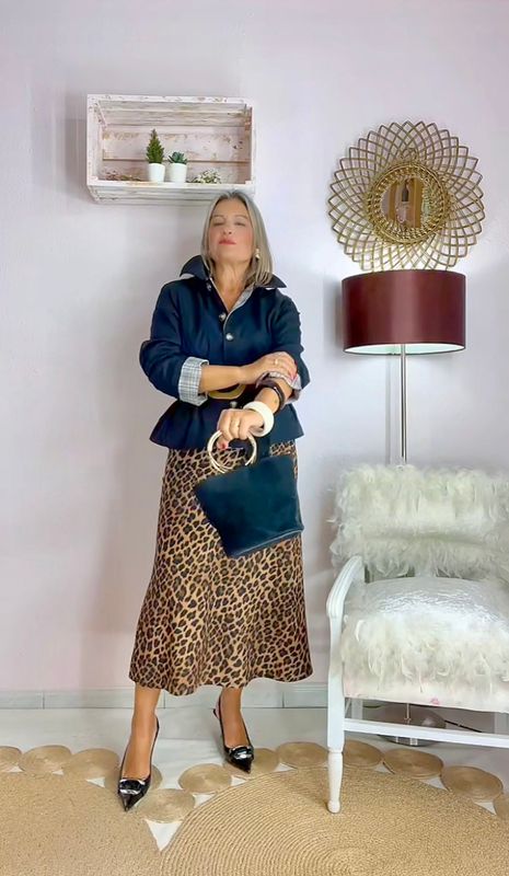 TRENCH  CORTO  DETALLE GALES NEGRO