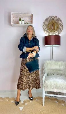 TRENCH  CORTO  DETALLE GALES NEGRO