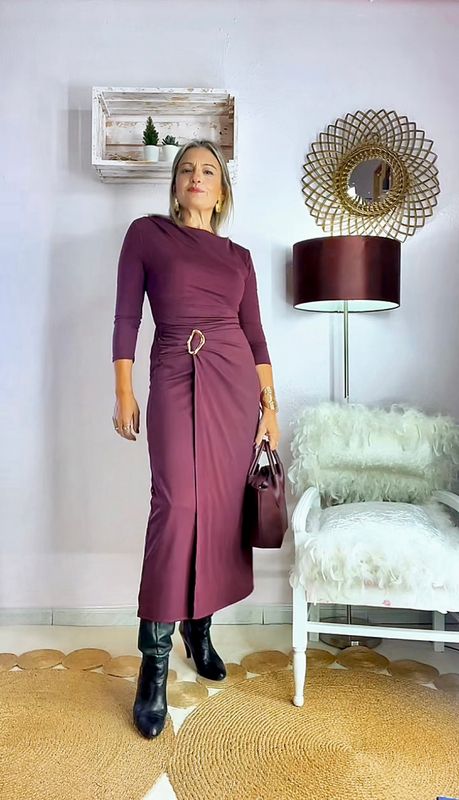 FALDA FRUNCIDA CON APLIQUE BURGUNDI