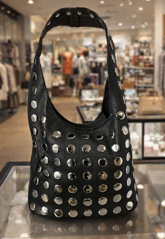 BOLSO  PIEL NEGRO TACHAS