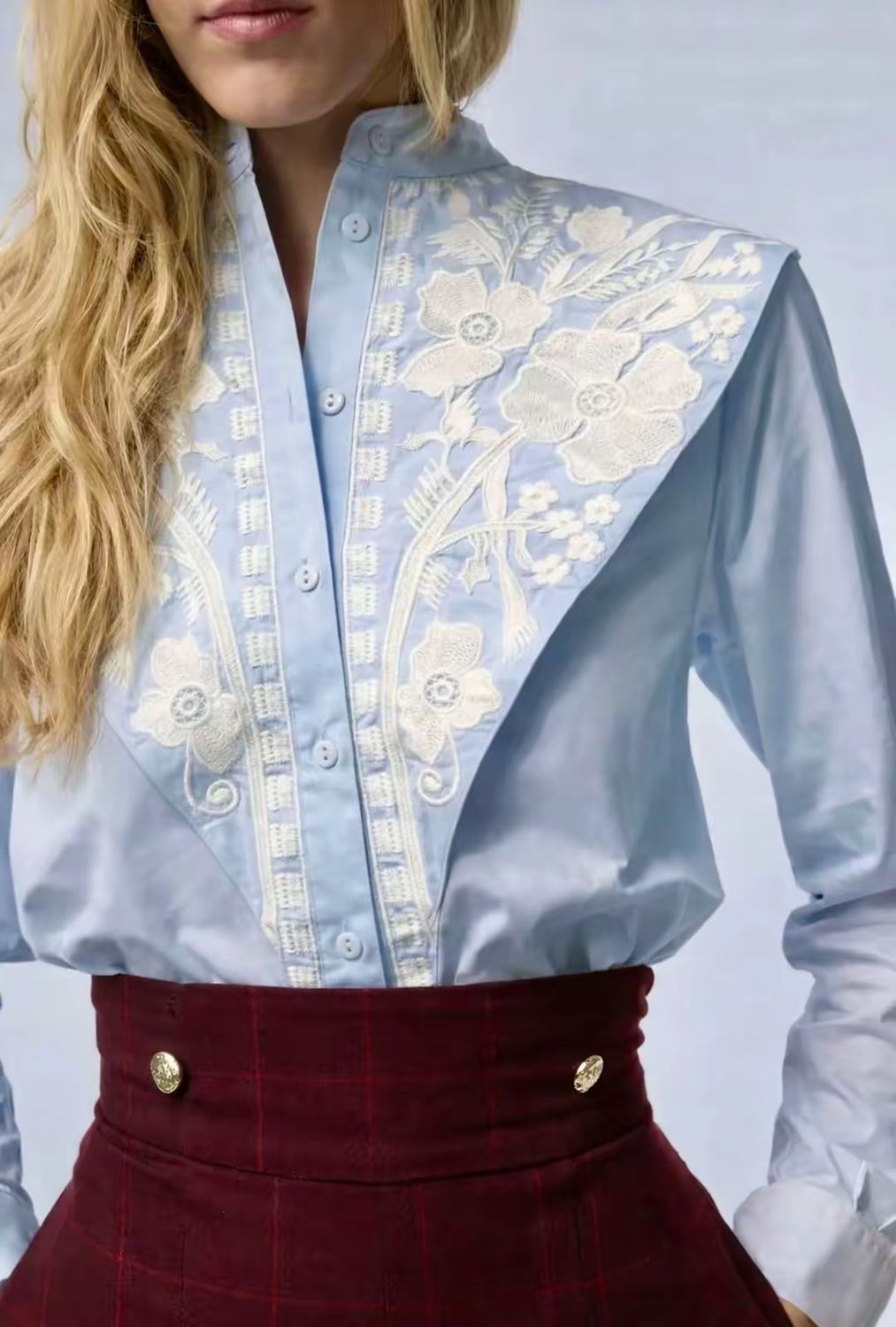 CAMISA BORDADA AZUL BEBE