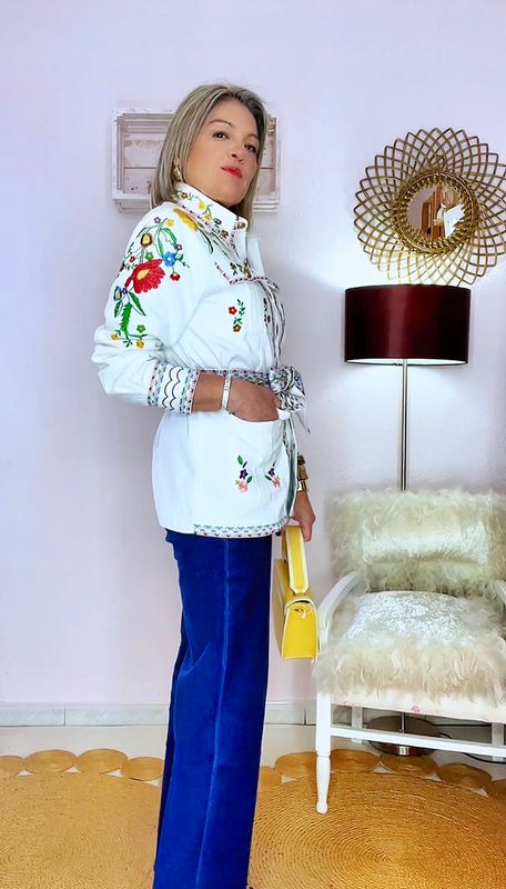 CHAQUETA BLANCA DENIM BORDADA FLORES