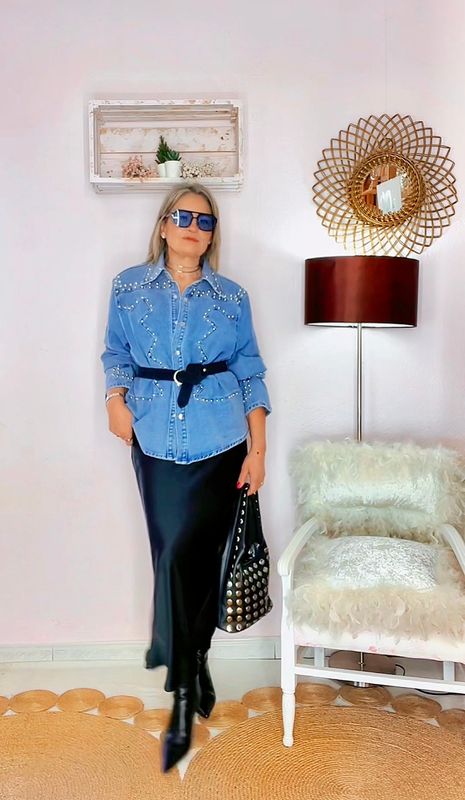 FALDA MIDI SATINADA NEGRA