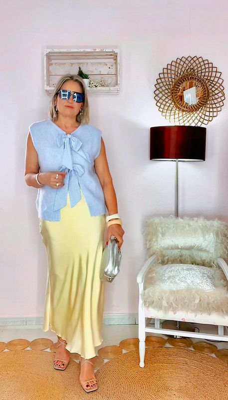 FALDA MIDI SATINADA AMARILLA