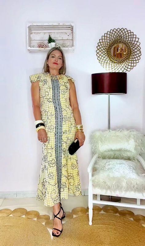 VESTIDO VICHY AMARILLO BORDADOS NEGROS VESTIDO VICHY AMARILLO BORDADOS NEGROS