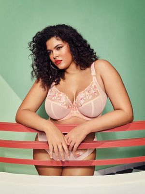 Elomi Hamari