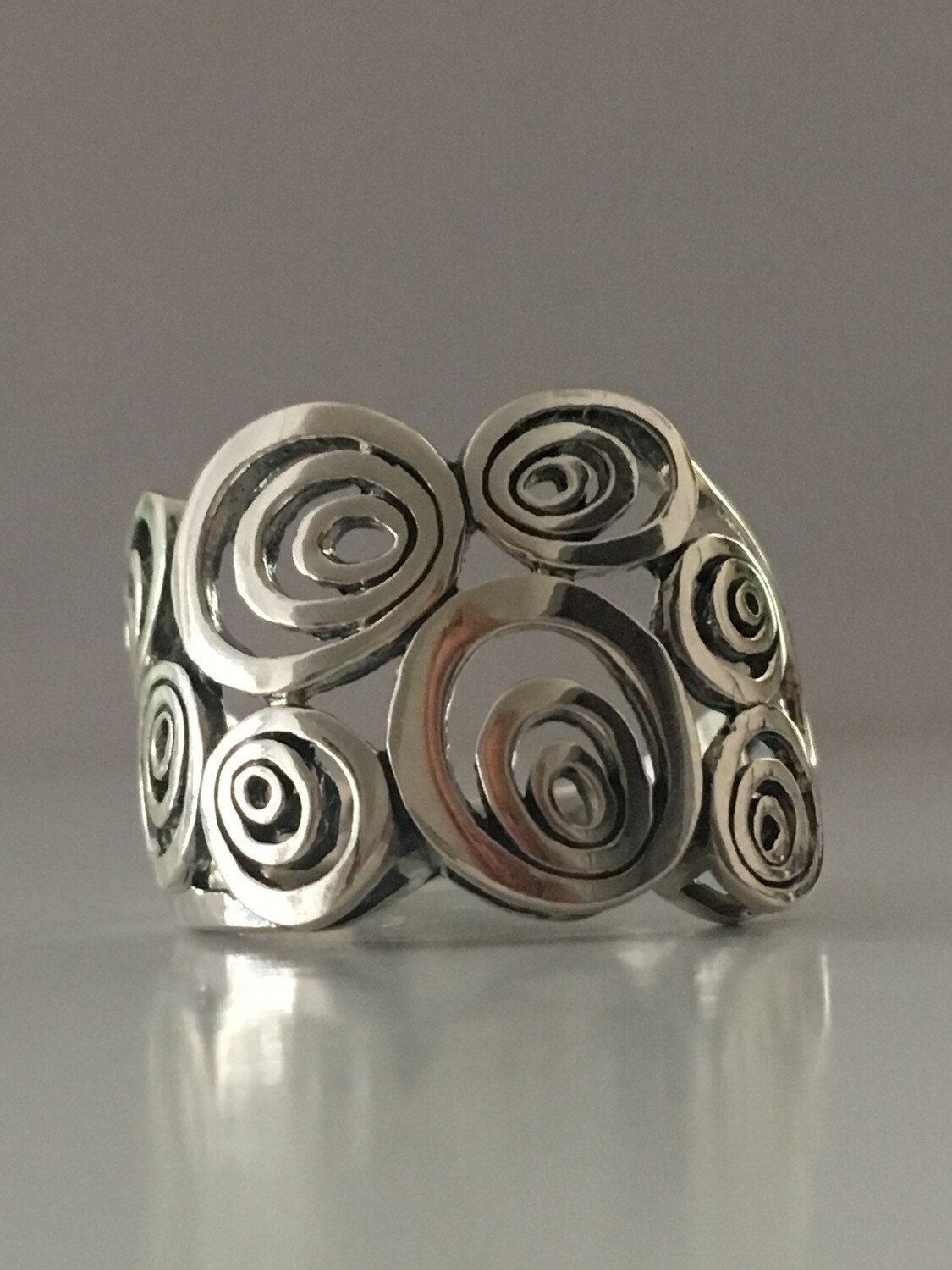 Openwork Tapered Ring Ovals in Oval