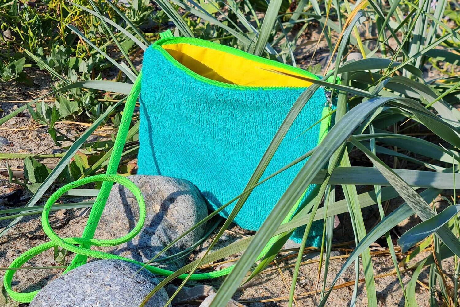 süßes Frottee-Täschchen, bitte wählen Sie Ihr Design: Terry turquoise/ insideCO light yellow