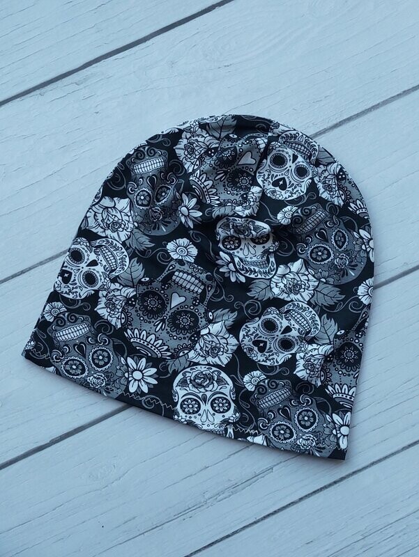 Leichte Beanie KU 54/56 - Skull Schwarz Weiß Blumen