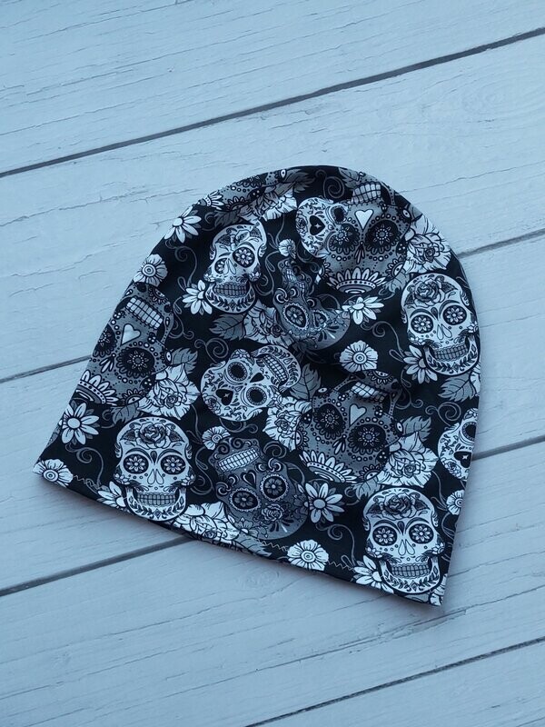 Leichte Beanie KU 58/60 - Skull Schwarz Weiß Blumen