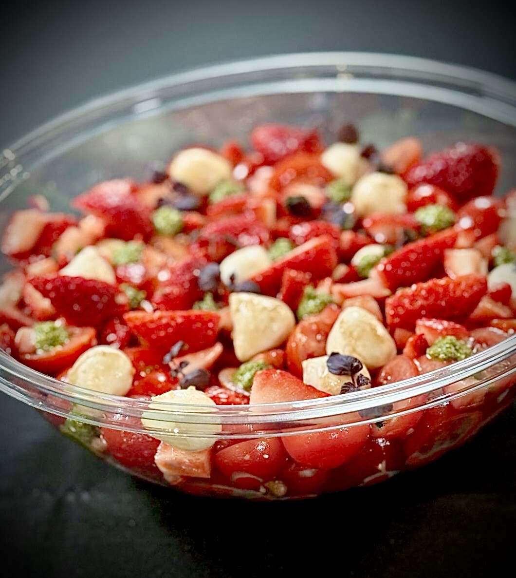 Salade de tomate mozzarella et fraise