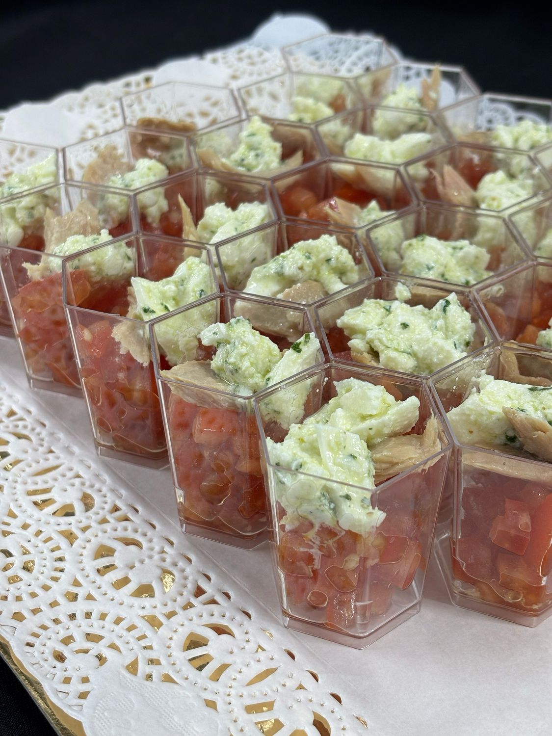 Verrine de burrata, thon gras et pesto
