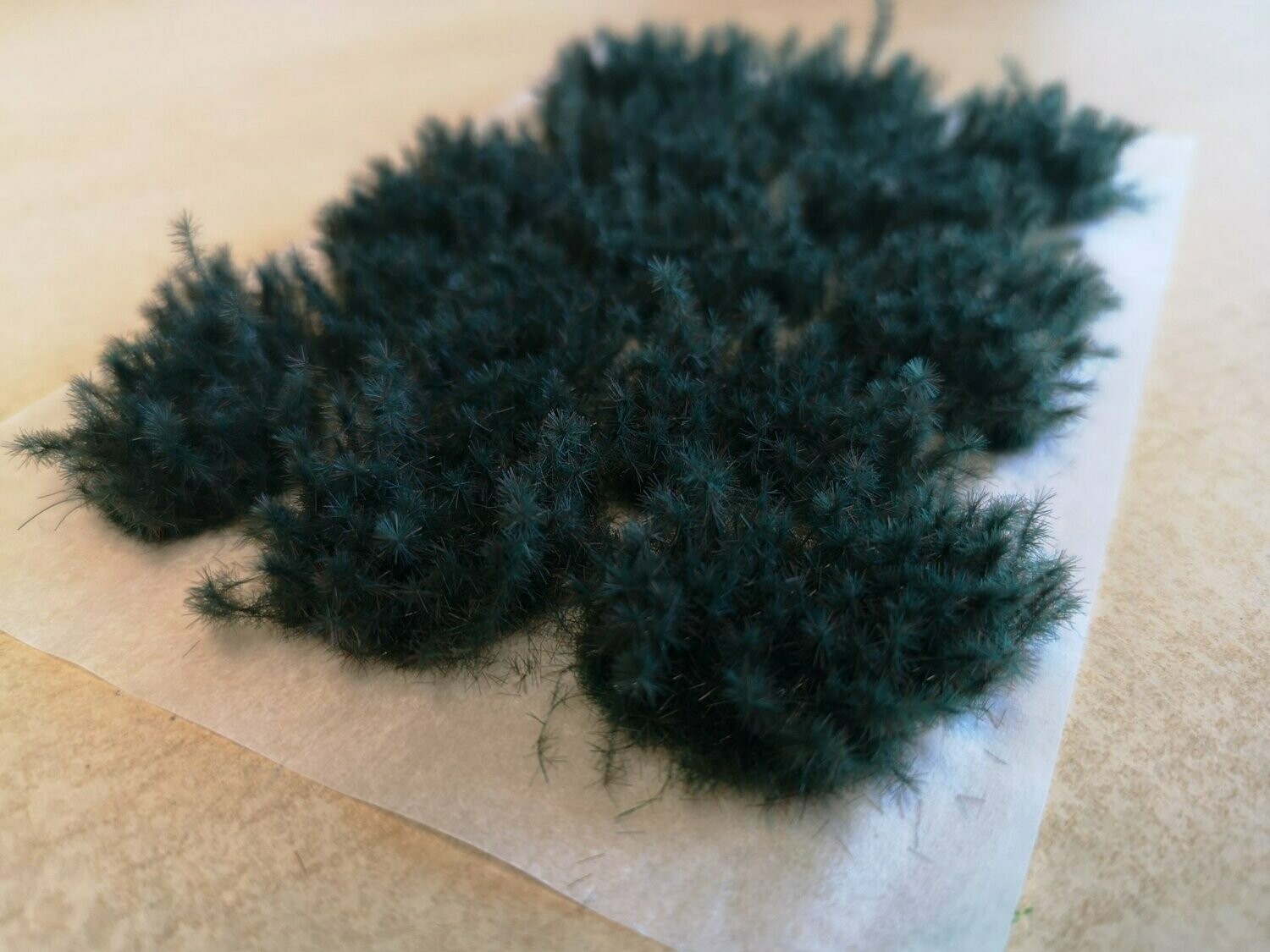 Dark 12mm - Large Thistle Tufts