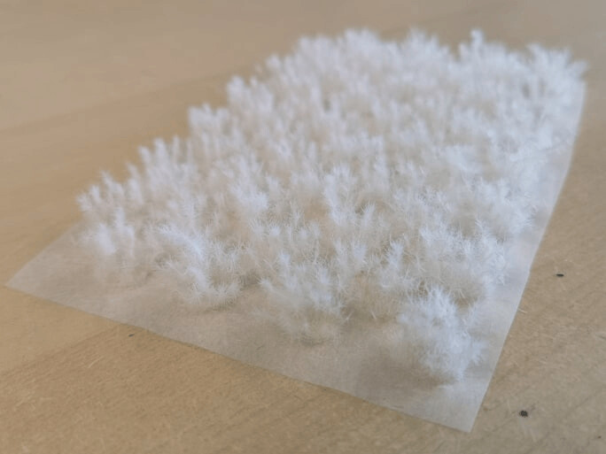 Snow 12mm  - Small Thistle Tufts