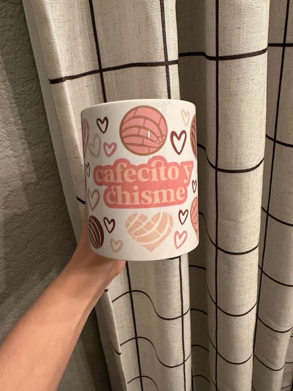 Cafecito y Chisme Mug 12oz