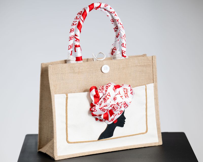 Art On the Go Crowned &amp; Carried