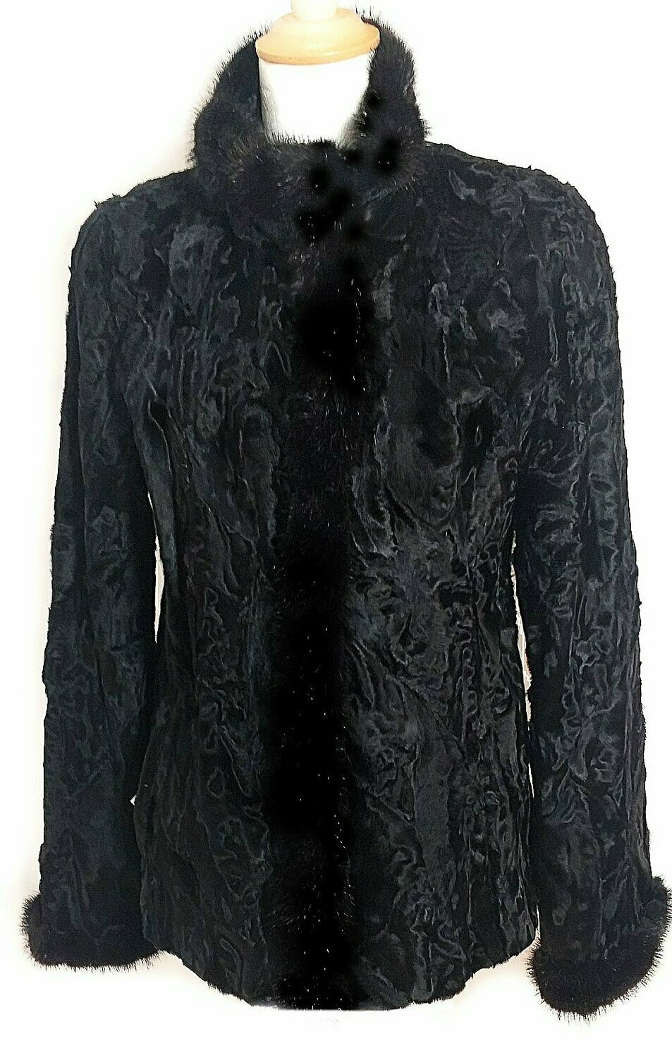 CHAQUETA ASTRAKAN NEGRO BORDE VISON