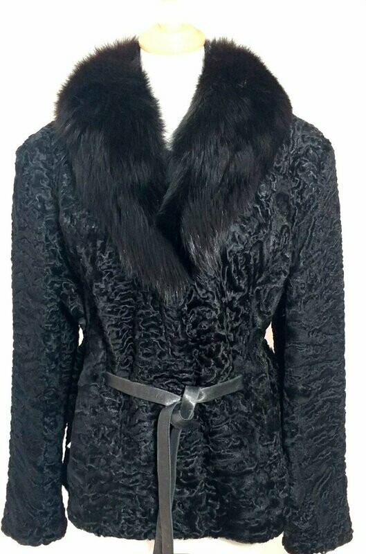 CHAQUETA LOMOS ASTRAKAN NEGRO CHAQUETA LOMOS ASTRAKAN NEGRO