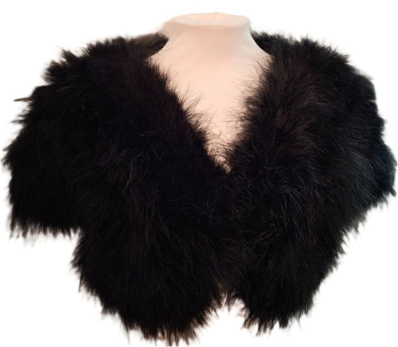 BOLERO/CHAQUETA CORTA  Pluma avestruz . Color negro. Talla U