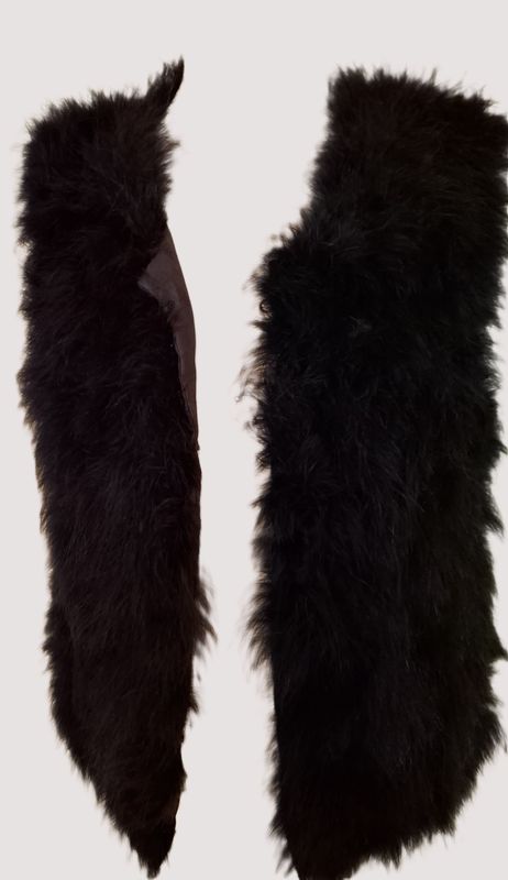 CHALECO PLUMA AVESTRUZ . Color Negro. Talla U