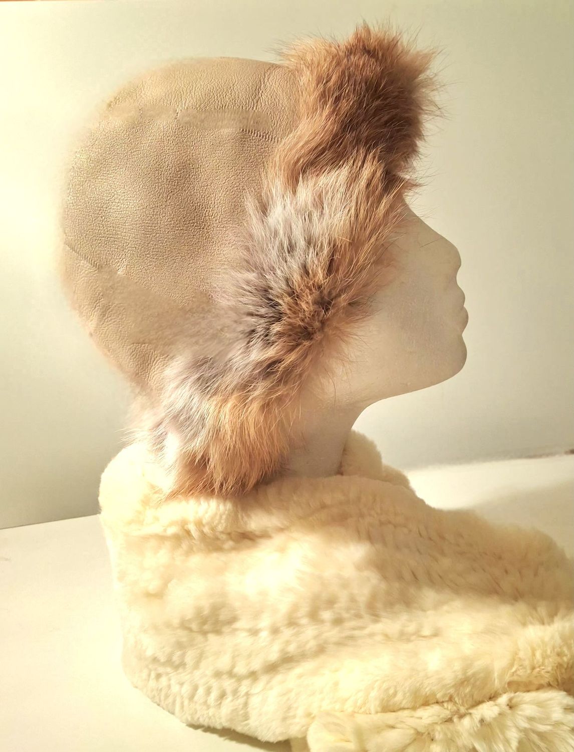 GORRO NAPADO BEIG CON BORDE DE ZORRO