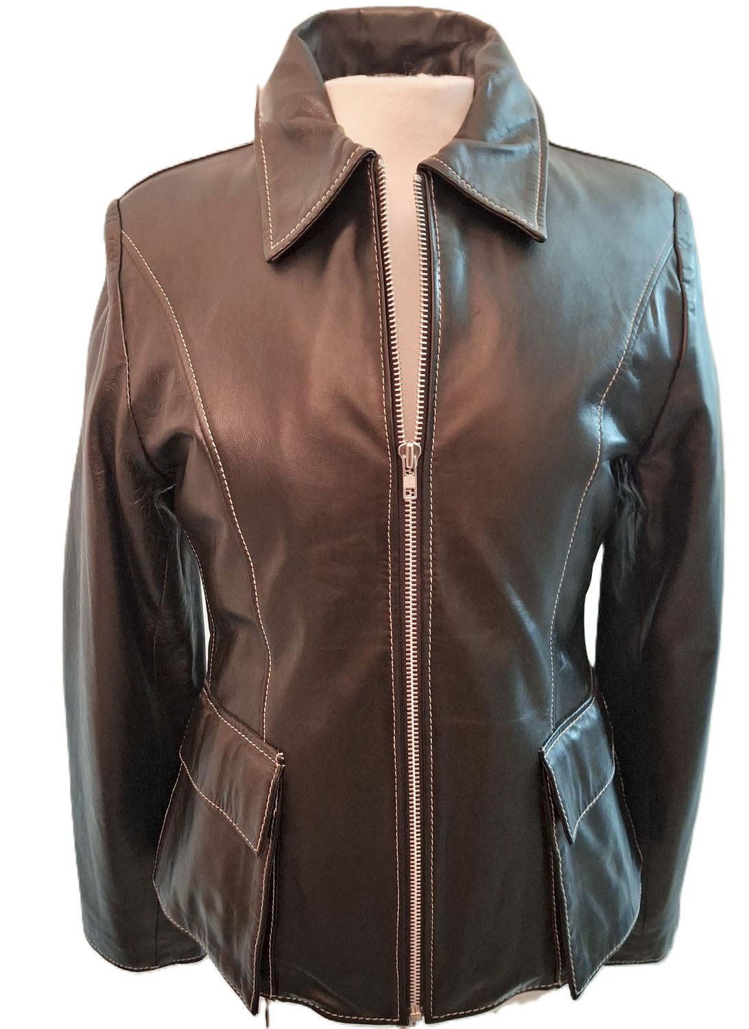 Cazadora  entallada pespuntes negra