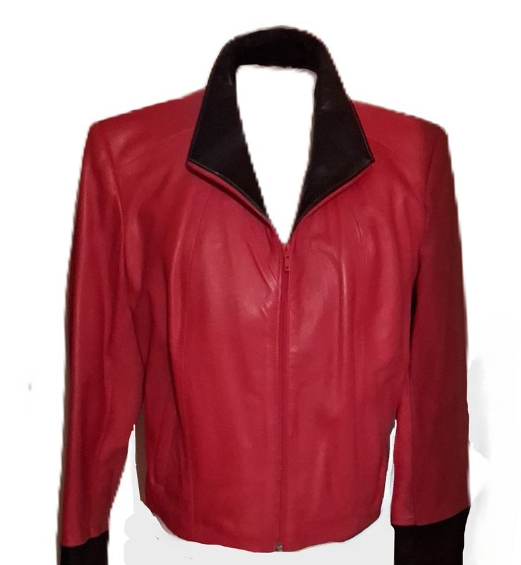 CHAQUETA NAPA ROJA COMBINADA CON NEGRO EN CUELLO Y PUÑOS