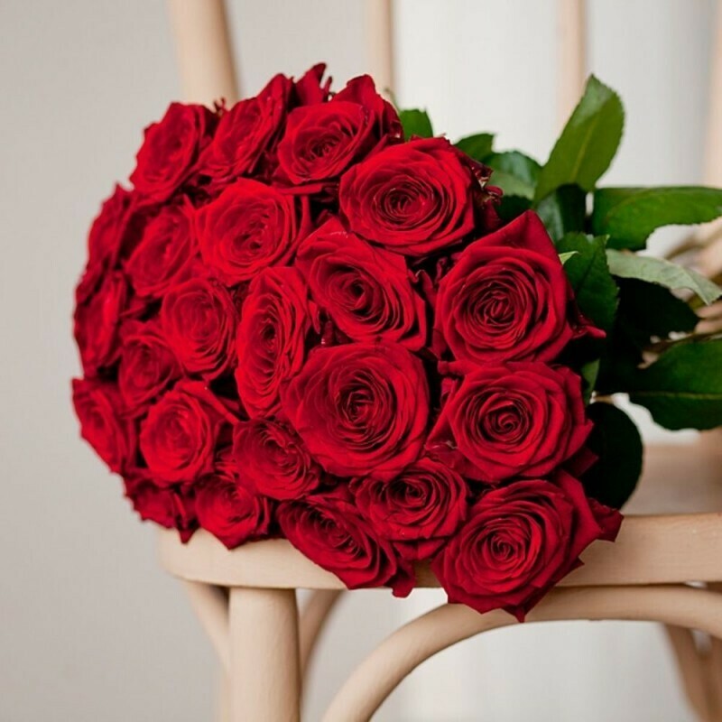 25 красных роз (Россия) Ред Наоми 60 см