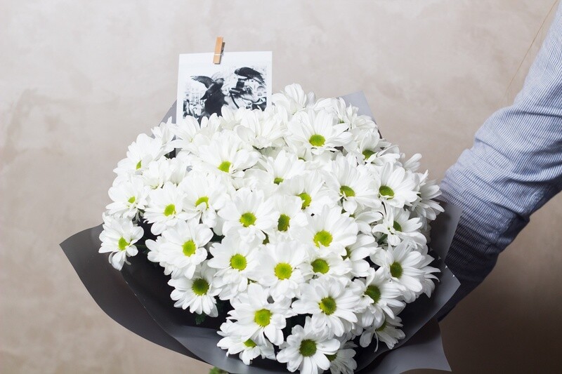 Букет белых кустовых хризантем "Альхена"