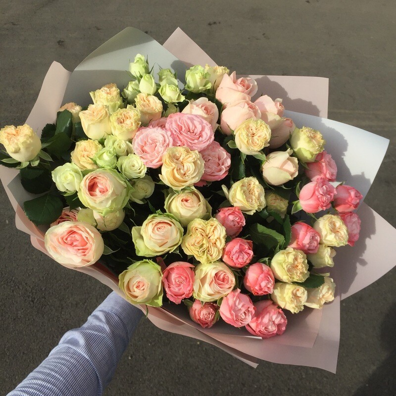 Букет кустовых роз «Милана» 15 шт