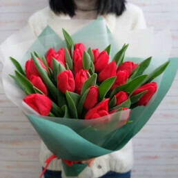 15 красных тюльпанов #36