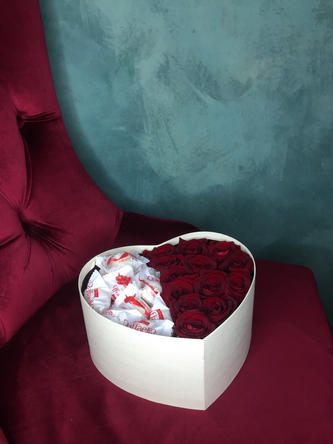 Коробочка Сердцем с Розами и конфетками