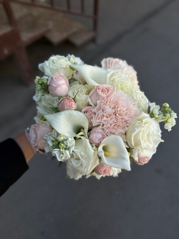 “Свадебный букет «Волшебство любви» с доставкой от «Цветы Луны»”