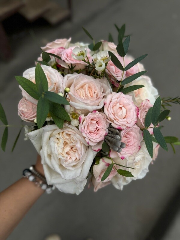 “Свадебный букет «Мечта невесты» с доставкой от магазина «Цветы Луны»”.