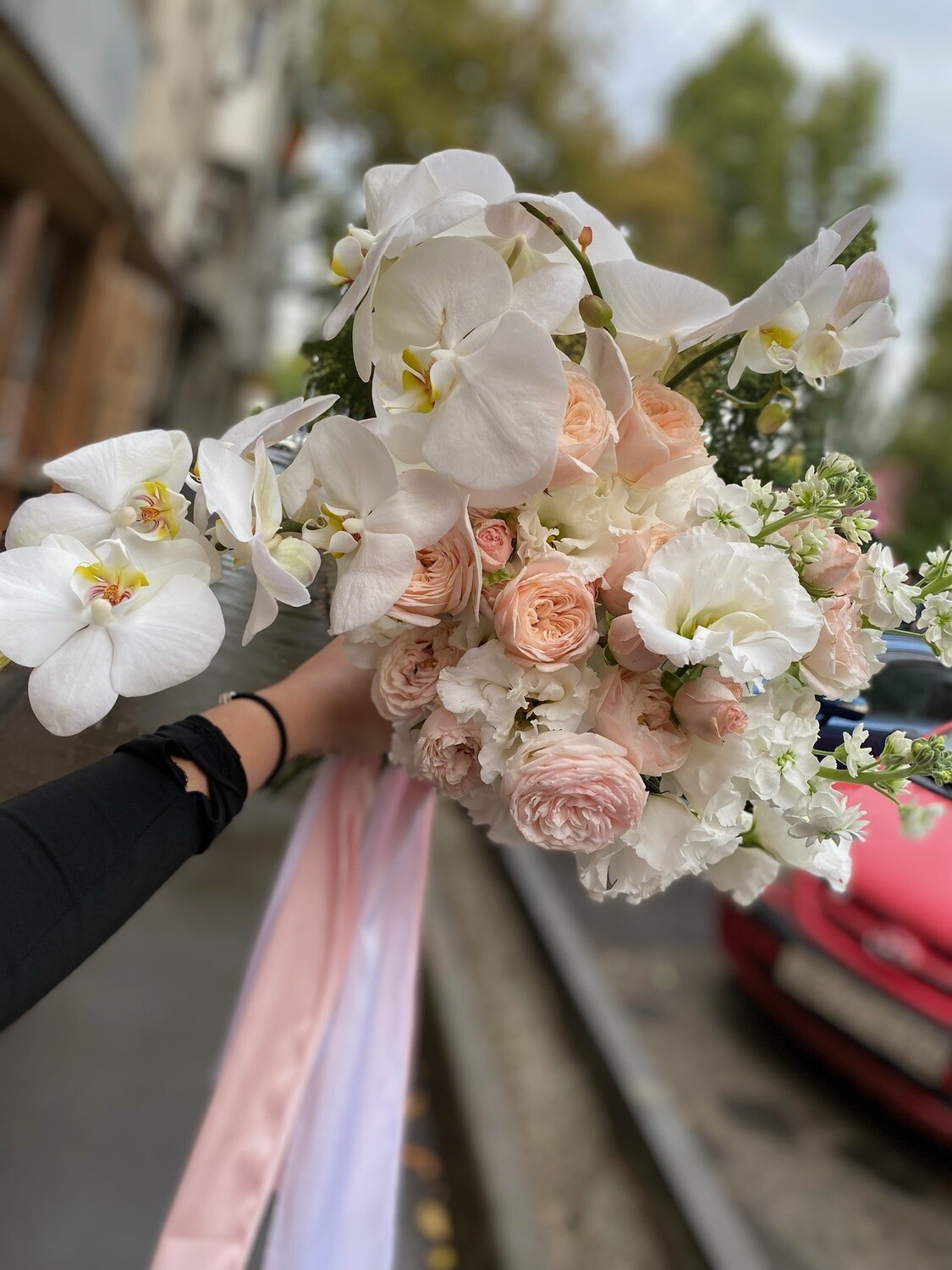 "Свадебный букет невесты «Изящество и стиль» с доставкой от «Цветы Луны»"