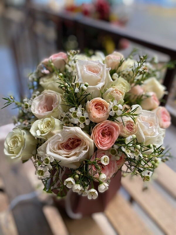 &quot;Свадебный букет невесты «Блеск и шик» с доставкой от магазина «Цветы Луны» в Саратове&quot;