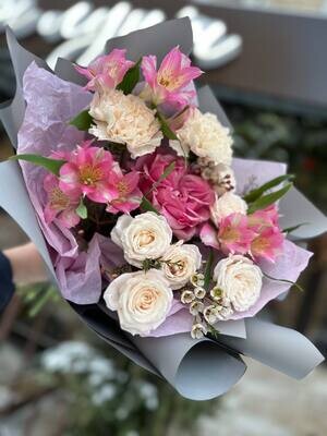 “Танцующий цветок” в Саратове: авторский букет с доставкой от магазина “Цветы Луны”