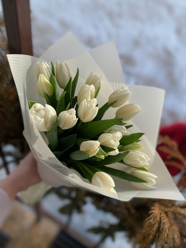 “Букет «19 тюльпанов Альбатрос» с доставкой по Саратову - нежный и элегантный подарок для ваших близких!”