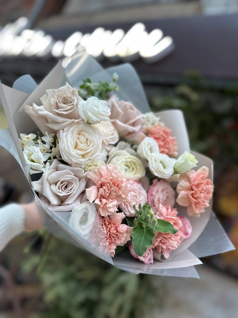 “Волшебство цветов в вашем городе: доставка букетов от «Цветы Луны» в Саратове”