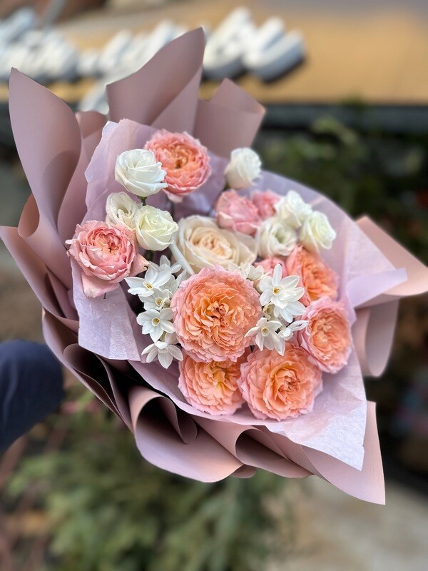 Авторский букет «Комплимент», доставка магазина “Цветы Луны” в Саратове
