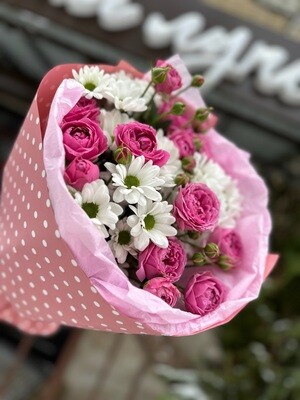 “Дуо-букет “Кустовая хризантема и пионовидная роза Мисти Баблс”, доставка магазина “Цветы Луны” в Саратове”