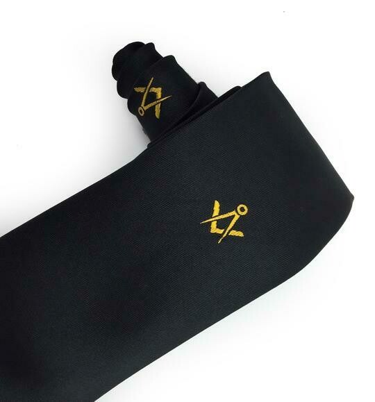 CORBATA NEGRA CON LOGO BORDADO