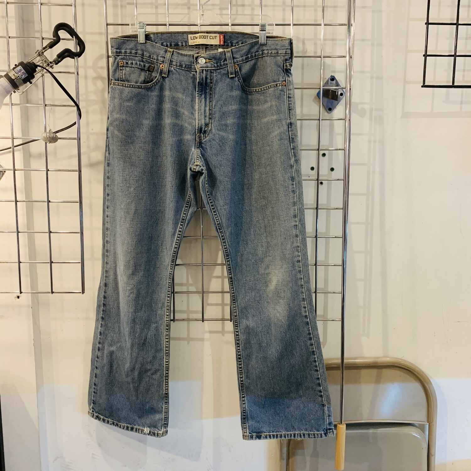 Size 34x30 Levi's 527 Low Boot Cut Jean